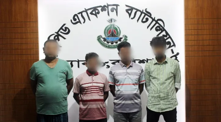 বরিশালে  ডিম বিক্রির আড়ালে ফেনসিডিল ব্যবসা, র‌্যাবের অভিযানে গ্রেপ্তার ৪